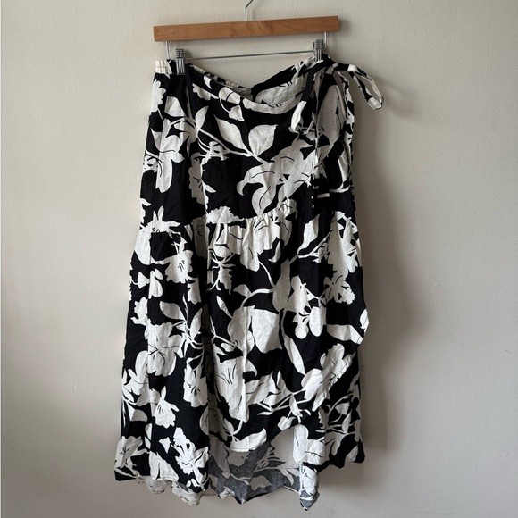 Christian Siriano B & W Floral Skirt & Top Set - Picture 8 of 12